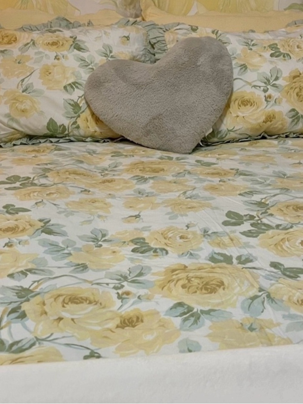 Simply shabby chic queen/full FLORIS yellow rose duvet🌼